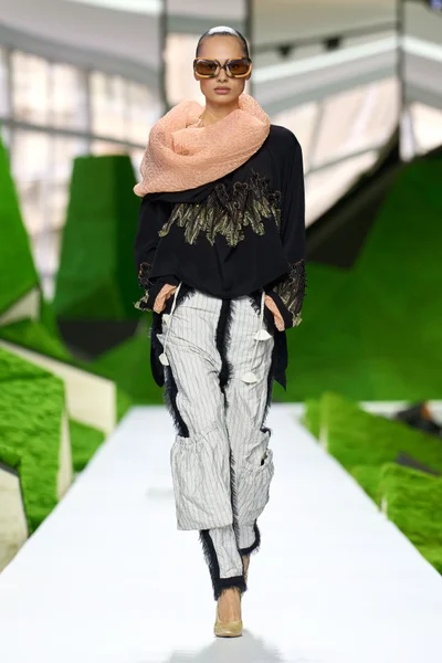 Look 12